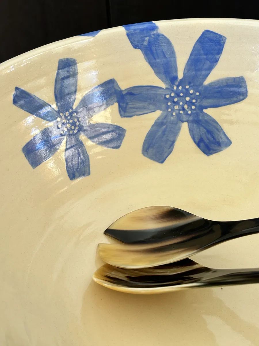 Keramik Salatschüssel mit Salatbesteck aus Kuhhorn